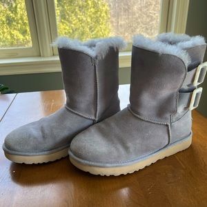 Women’s UGG  Bailey Fashion Buckle Soft Short Boots. Size 9